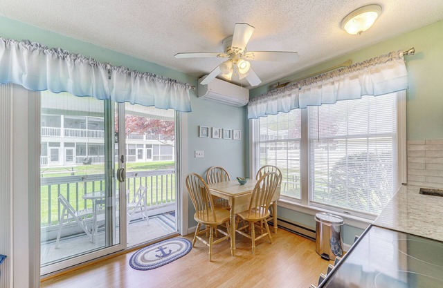 Quaint Condo in Wells: 2 Mi to Drakes Island Beach