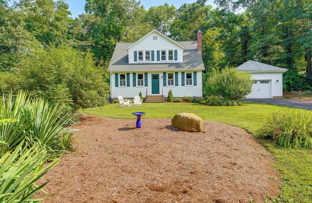 2 Mi to Dtwn: 2-Acre Retreat w/ Large Yard!