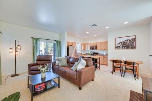 2 Mi to Dtwn Flagstaff Home with Balcony!