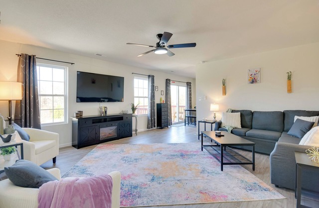 2 Mi to Dtwn Fulton: 'Meadowlark' Home w/ Deck!