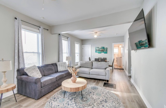 2 Mi to Dtwn: Syracuse Gem w/ Screened Porch