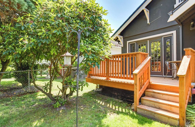 2 Mi to Dtwn Tacoma: Charming Home w/Deck & Yard!