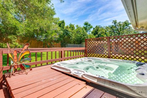 2 Mi to FSU and FAMU Home with Spacious Deck!