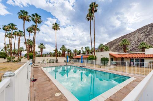 2 Mi to Galleta Meadows Desert Golf Retreat!
