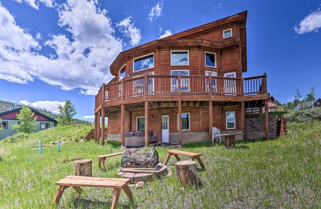 2 Mi to Granby Ranch Granby Home with Hot Tub!