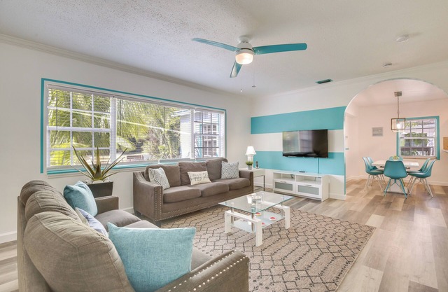 2 Mi to Hollywood Beach: Pet-Friendly Cottage