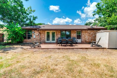 2 Mi to Kyle Field Bryan Home with Fenced Yard