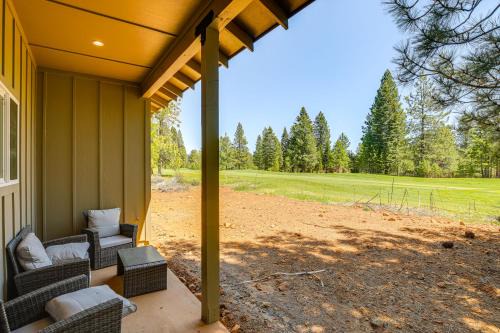 2 Mi to Lake Almanor Home with Golf Course Views!