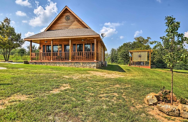 Log Cabin w / Great Yard-2 Meilen zum Lake Hamilton!