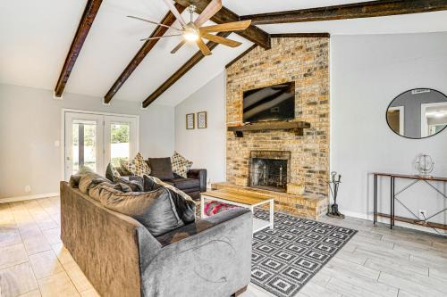 2 Mi to Lake Home with Game Room, Pool and Fast WiFi!