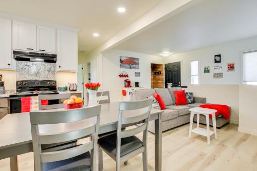 2 Mi to Lake Michigan Family-Friendly Home