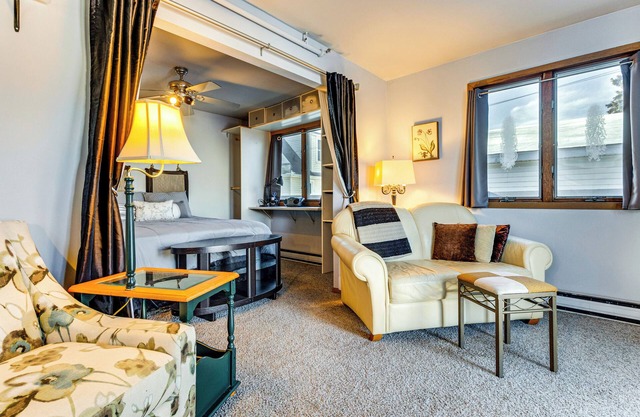 2 Mi to Lake Winnebago: Studio w/ Private Yard!