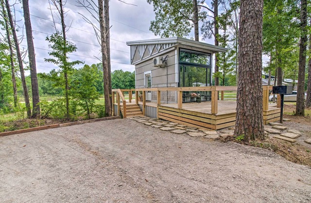 2 Mi to MSU: Chic Tiny Home Retreat!