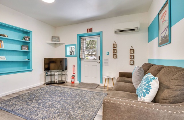 2 Mi to Ocean: Hollywood Beach Bungalow w/ Patio