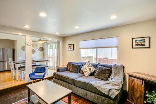 2 Mi to Ocean Long Beach Home with Gas Grill!