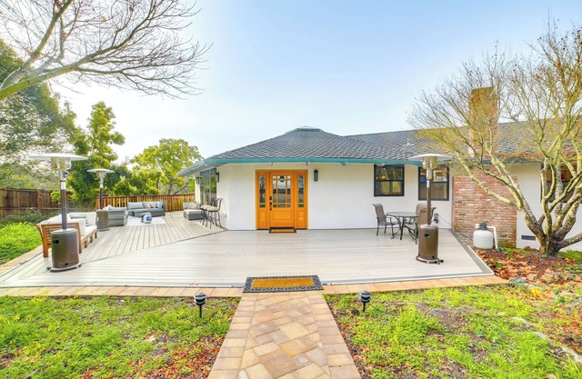 2 Mi to Ocean: Pet-Friendly Abode in Aptos!