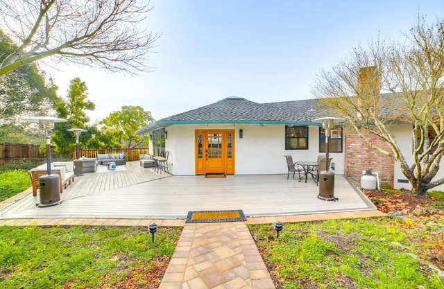 2 Mi to Ocean Pet-Friendly Abode in Aptos!
