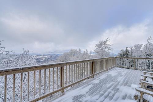 2 Mi to Ski Resort Beech Mtn Home with Fire Pit!