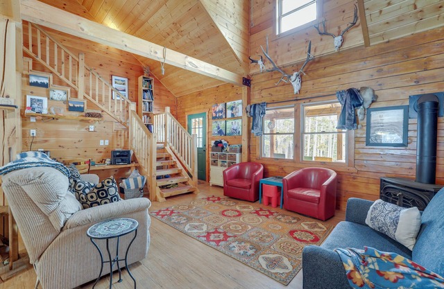 2 Mi to Skiing: Casper Cabin w/ Mtn Views!