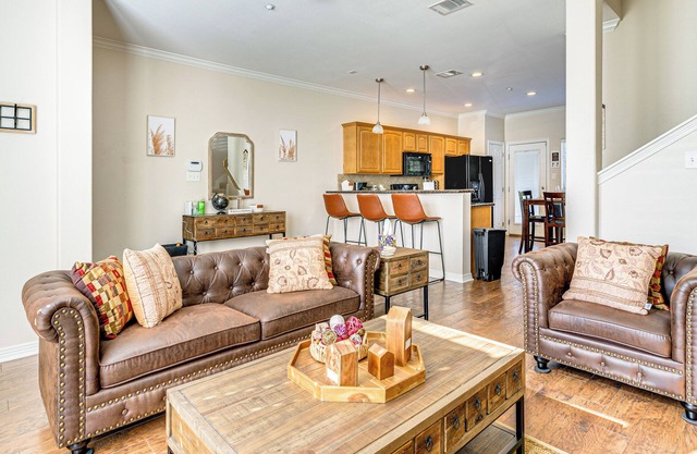 2 Mi to Texas A&M: Unit w/ Pool & Hot Tub Access