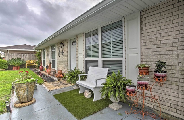 2 Mi to TPC Louisiana: Avondale Apt w/ Patio