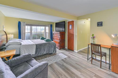 2 Mi to UBS Arena WFH-Friendly Couples Retreat