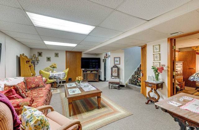 2 Mi to Walden Galleria: Apartment w/ Patio