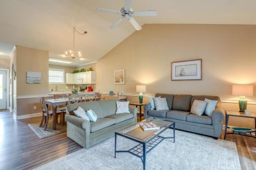 2 Mi to Waterfront Comfy Myrtle Beach Condo!