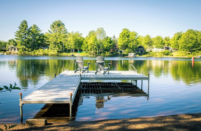 2 min from Ski Garceau, waterfront cottage ideal for vacations
