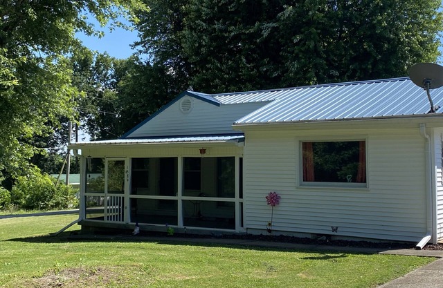 2 Minutes to Rough River Lake, Boat Ramp, Nick's Boat Dock, Campground, & Beach!