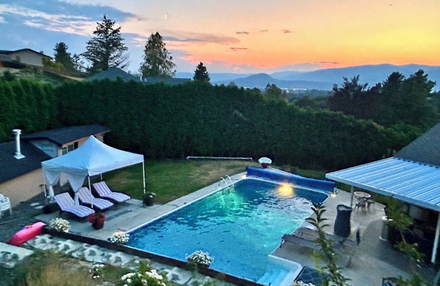 2 Non-Interconnecting Suites + Heated Salt Pool/HotTub