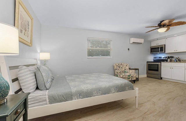 2 Person Studio with Patio - Island Paradise - Welcome to our stunning, newly renovated studio condo!