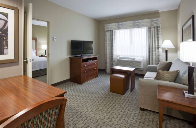 2 Pet-Friendly Units, Free Hot Breakfast, Pool, Close to Mayo Civic Center!