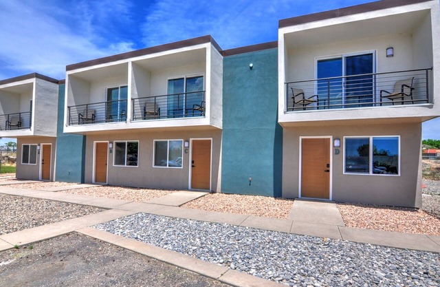 2 Private Townhomes w/ 4 beds