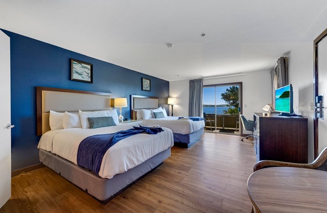 2 Queen ADA Room for family