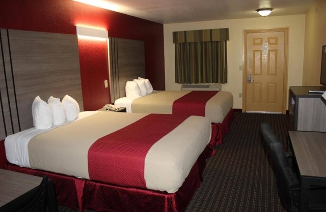 2 Queen Beds Stay, Scottish Inns Fort Worth, Laundry Facilities, Spacious Rooms