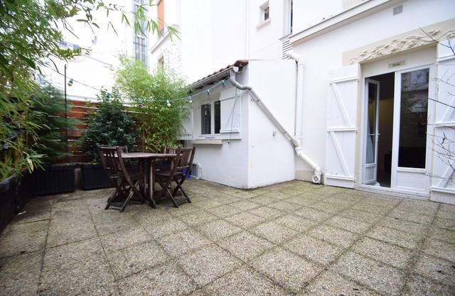 2-room apartment with terrace, near Paris