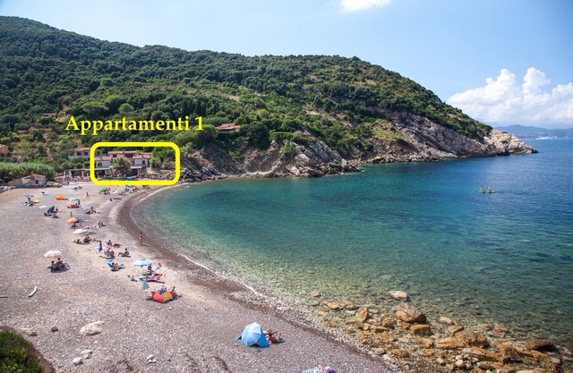 Ferienwohnung direkt am Nisportino Strand, privater Parkplatz
