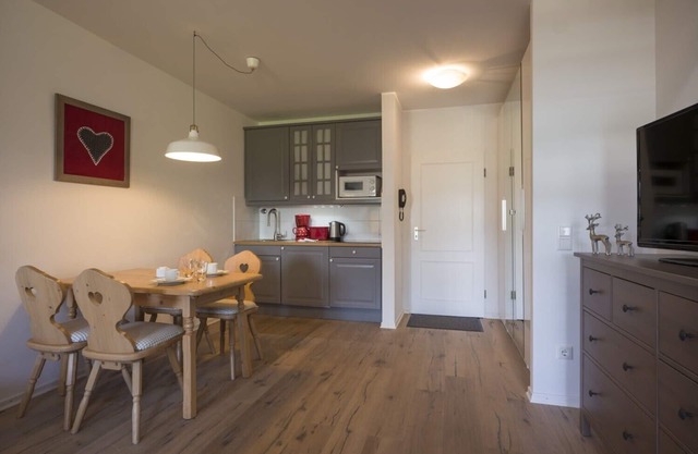 2-Zimmer Massionettwohnung mit sehr schönen Balkon ,gutausgestattete Küche,Sauna,Spielzimmer 19