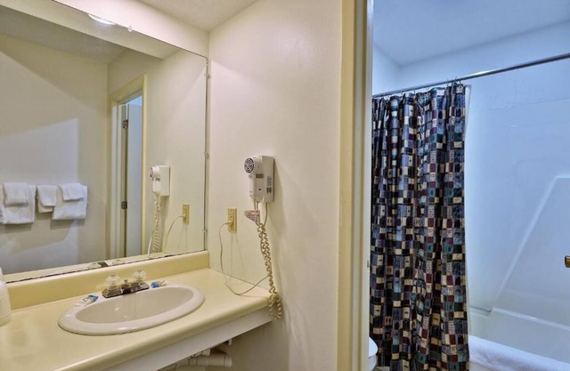 2 Room Studio 10 minutes from Killington