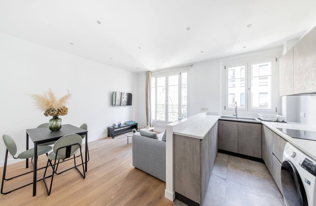 2 rooms Modern & Cozy - 150m Metro L3