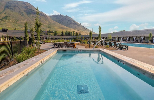 2 Rooms: Retro Lodge w/ Heated Pool & Fire Pits in Jackson Hole