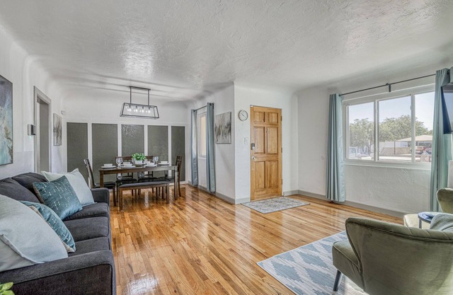 🌿 3 BEDROOMS with KING BEDS, SOFA BED, 2 BATHROOMS, REFRIGERATION & WIFI