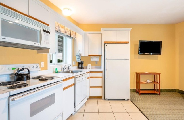 2 Secluded Townhouses Steps from Private Sandy Beach w/ Bike Rentals