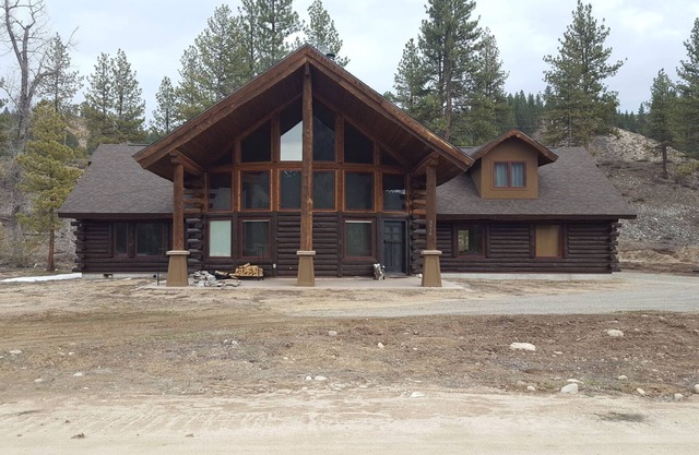 2 Sisters Getaway, Cozy Cabin - Close to Riding Trails, Lakes, & Hot Springs