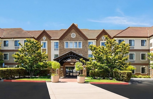 2 Spacious 2BR Suites w/ Free Breakfast Buffet, Near Rancho Bernardo Sights