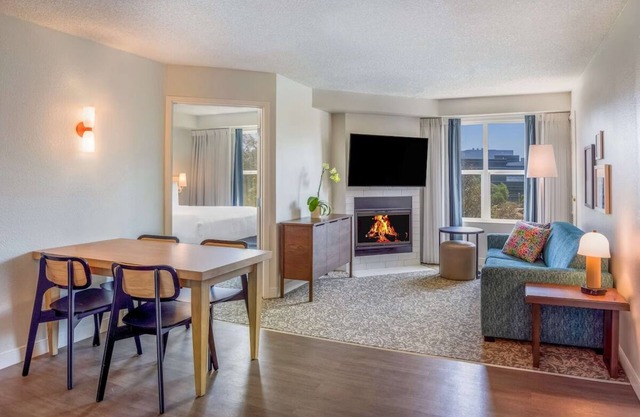 2 Spacious Good-Value Accommodations! Near San Francisco Zoo, Free Breakfast