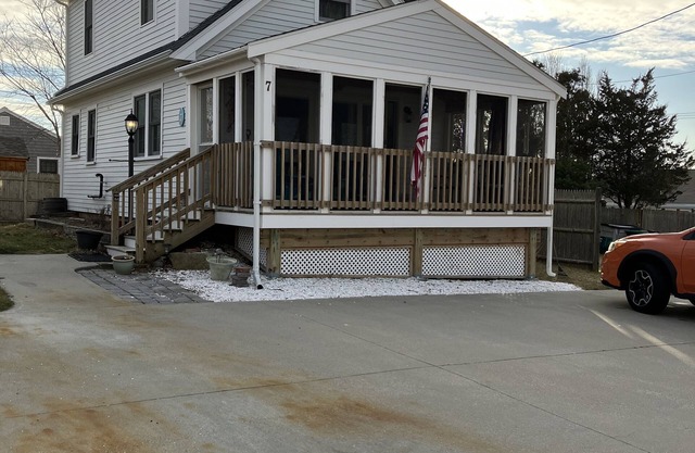 2 Story Beach House with full screen porch - Short walk to beach
