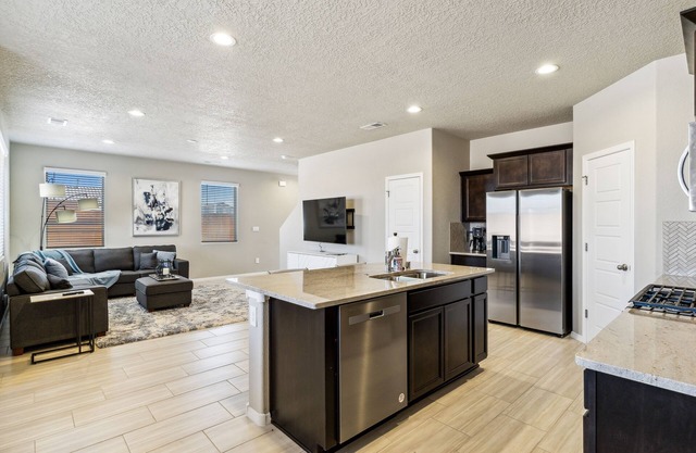 2-Story Home in Rio Rancho!