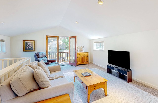 2-story home near Big River with balcony, hot tub, streaming, WiFi, full kitchen